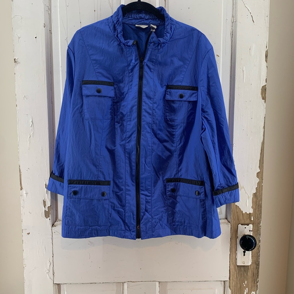 Chico’s Zenergy Blue Black Windbreaker Size 4